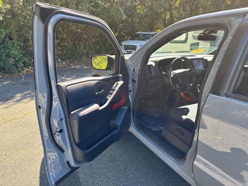 Used 2022 Nissan Frontier PRO-4X w/ Technology Package image 12