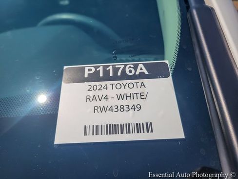 Used 2024 Toyota RAV4 LE AWD/4WD image 31