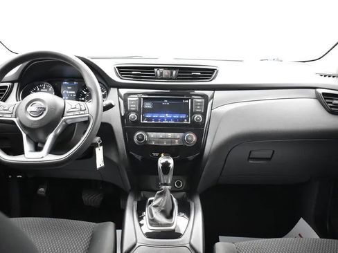 Used 2022 Nissan Rogue Sport S image 19