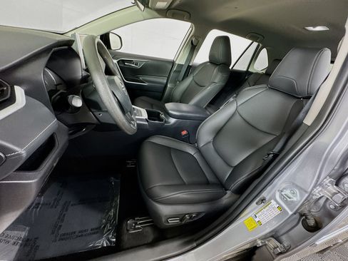 Certified 2025 Toyota RAV4 XLE AWD/4WD image 12