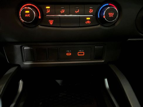 Used 2024 Nissan Frontier SV RWD image 17