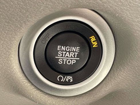Certified 2023 Chrysler Pacifica Touring-L FWD image 37
