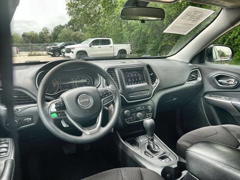 Used 2019 Jeep Cherokee Latitude w/ Popular Appearance Group FWD image 10