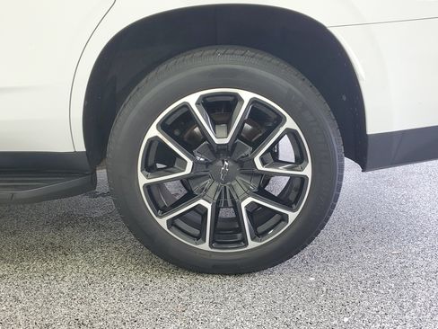 Used 2021 Chevrolet Tahoe RST w/ Luxury Package RWD image 8