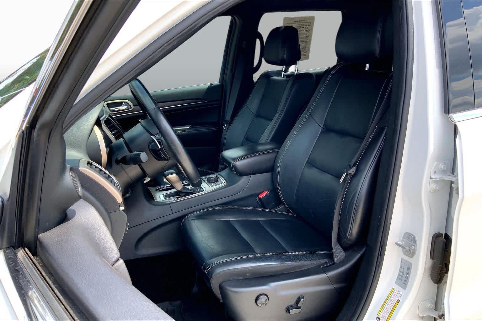 Used 2017 Jeep Grand Cherokee Limited AWD/4WD image 8