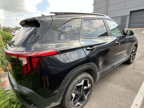 Used 2025 Kia Seltos S FWD image 2