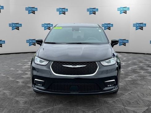 Used 2025 Chrysler Pacifica Select AWD/4WD image 9