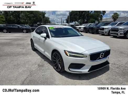 Used 2020 Volvo S60 T5 Momentum FWD image 1