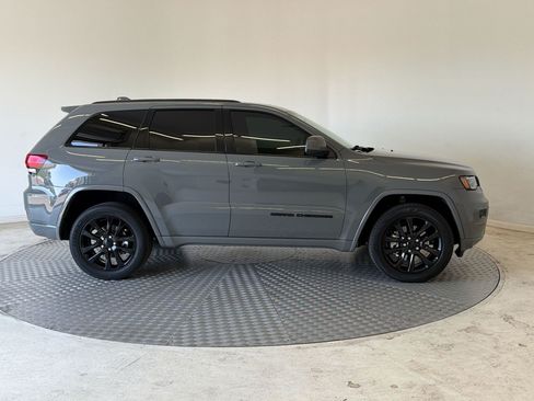 Used 2021 Jeep Grand Cherokee Laredo X AWD/4WD image 8
