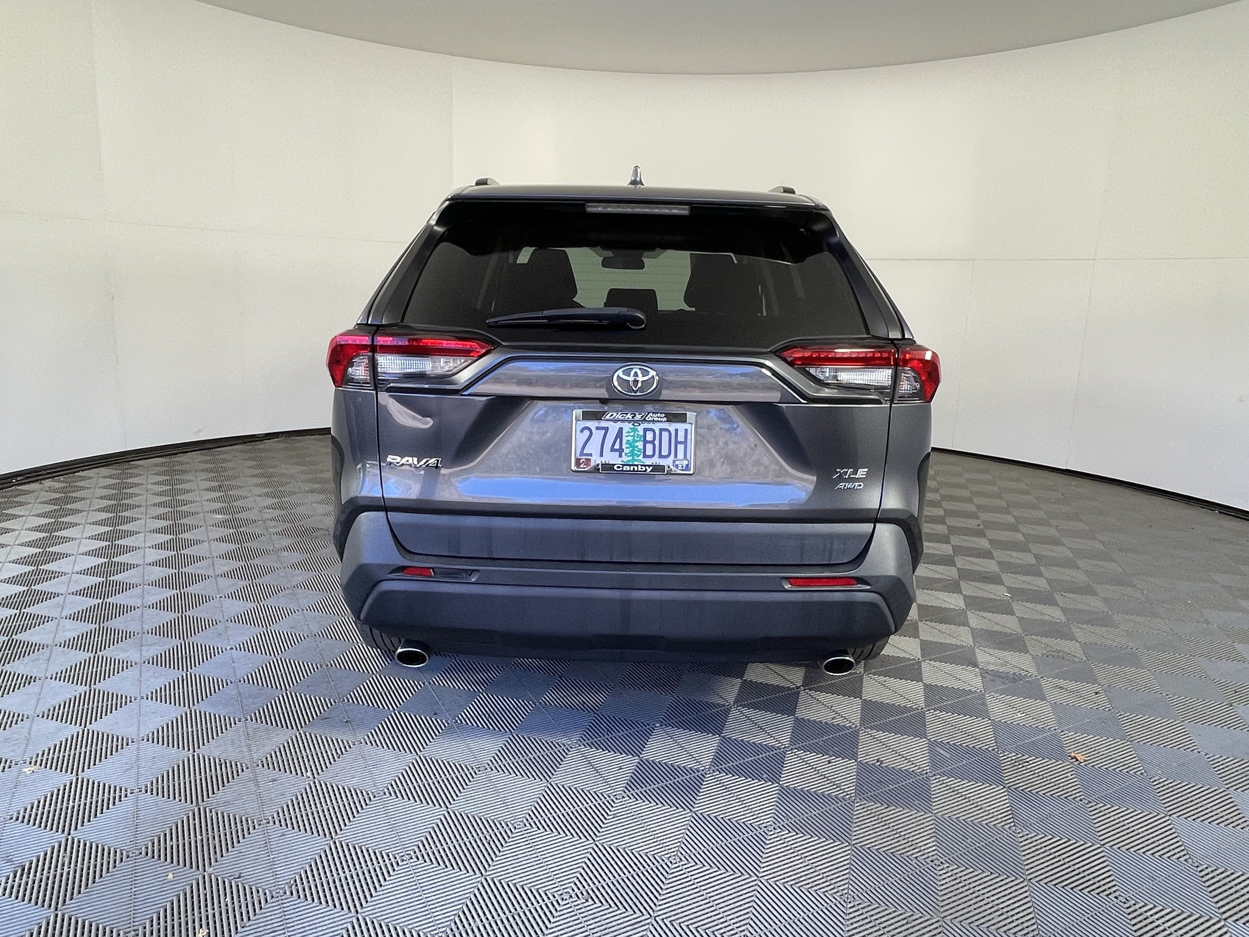 Used 2021 Toyota RAV4 XLE AWD/4WD image 4