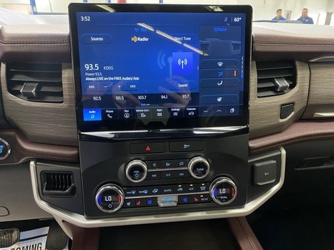 Used 2022 Ford Expedition Limited image 26