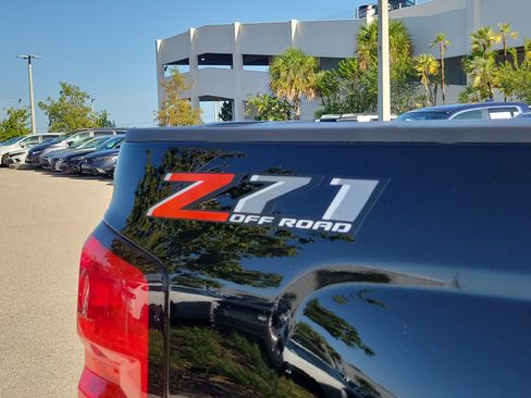 Used 2018 Chevrolet Silverado 1500 LT w/ Redline Edition AWD/4WD image 10