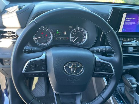 Used 2025 Toyota Highlander LE image 30