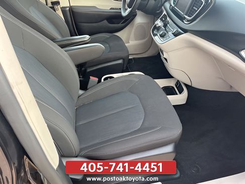 Used 2024 Chrysler Voyager LX FWD image 17