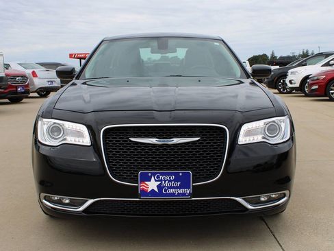 Used 2016 Chrysler 300 Limited w/ Driver Convenience Group AWD/4WD image 2