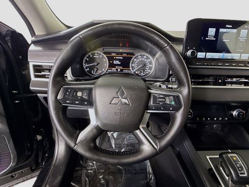 Used 2024 Mitsubishi Outlander SE Black Edition image 13