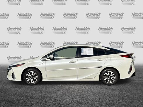 Used 2017 Toyota Prius Prime Premium image 8