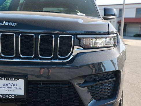 New 2026 Jeep Grand Cherokee Laredo RWD image 5