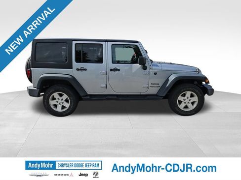 Used 2018 Jeep Wrangler Unlimited Sport S AWD/4WD image 3