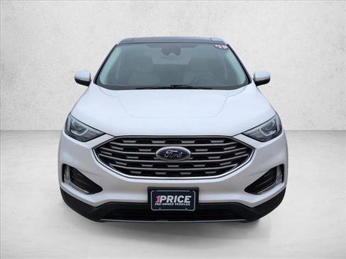 Used 2019 Ford Edge Titanium image 2