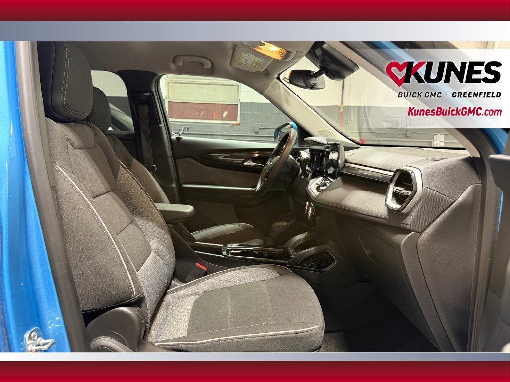 Used 2025 Chevrolet TrailBlazer LT AWD/4WD image 35