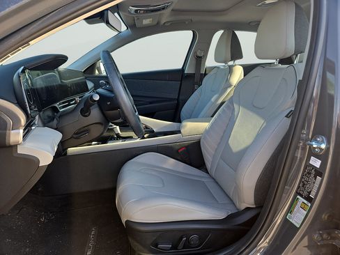 Certified 2025 Hyundai Elantra Limited FWD image 15