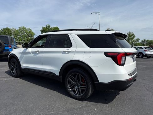 Certified 2025 Ford Explorer ST-Line w/ ST-Line Street Pack AWD/4WD image 4