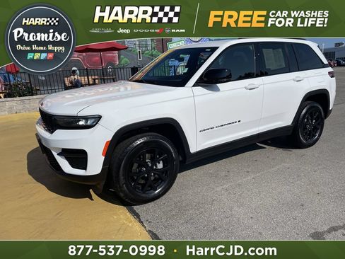 Used 2025 Jeep Grand Cherokee Altitude AWD/4WD image 1