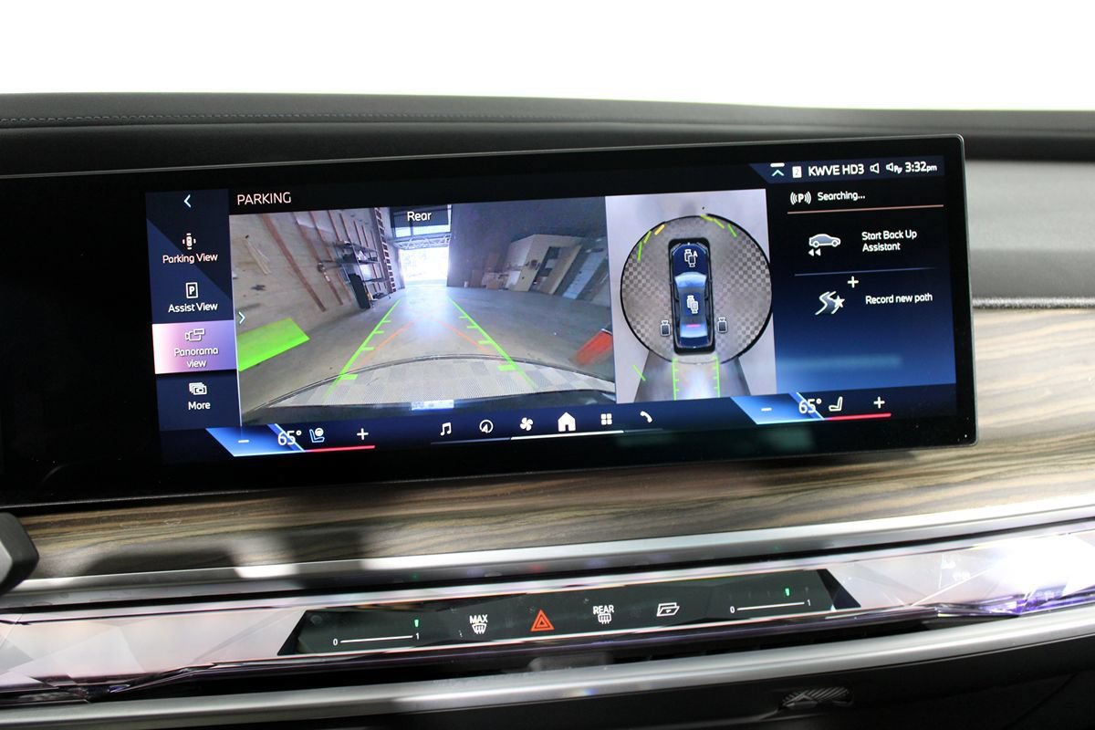 Used 2023 BMW i7 xDrive60 AWD/4WD image 31