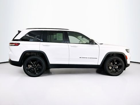 Used 2023 Jeep Grand Cherokee Limited w/ Black Appearance Package image 10