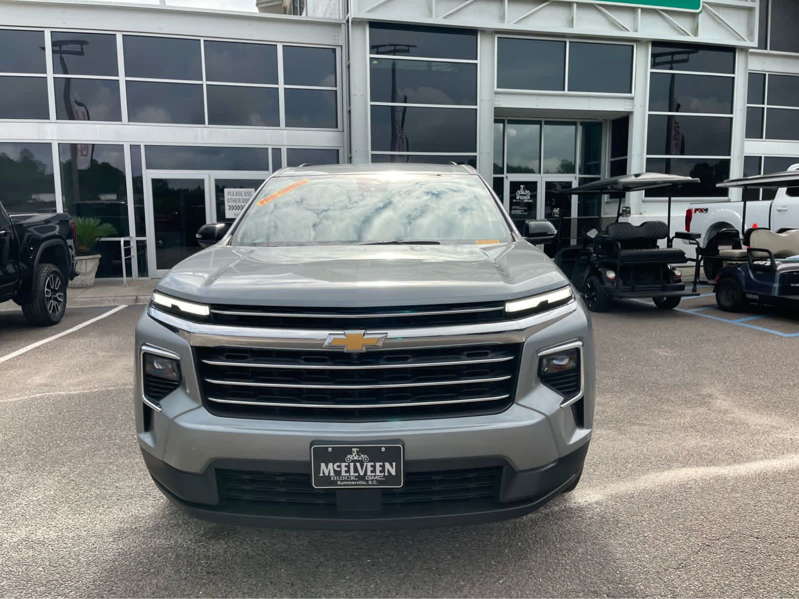 Used 2024 Chevrolet Traverse LT AWD/4WD image 2