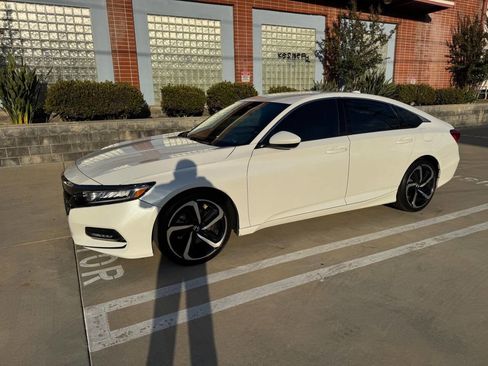 Used 2020 Honda Accord Sport image 2