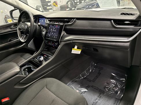 Used 2021 Jeep Grand Cherokee L Laredo w/ Luxury Tech Group I image 17