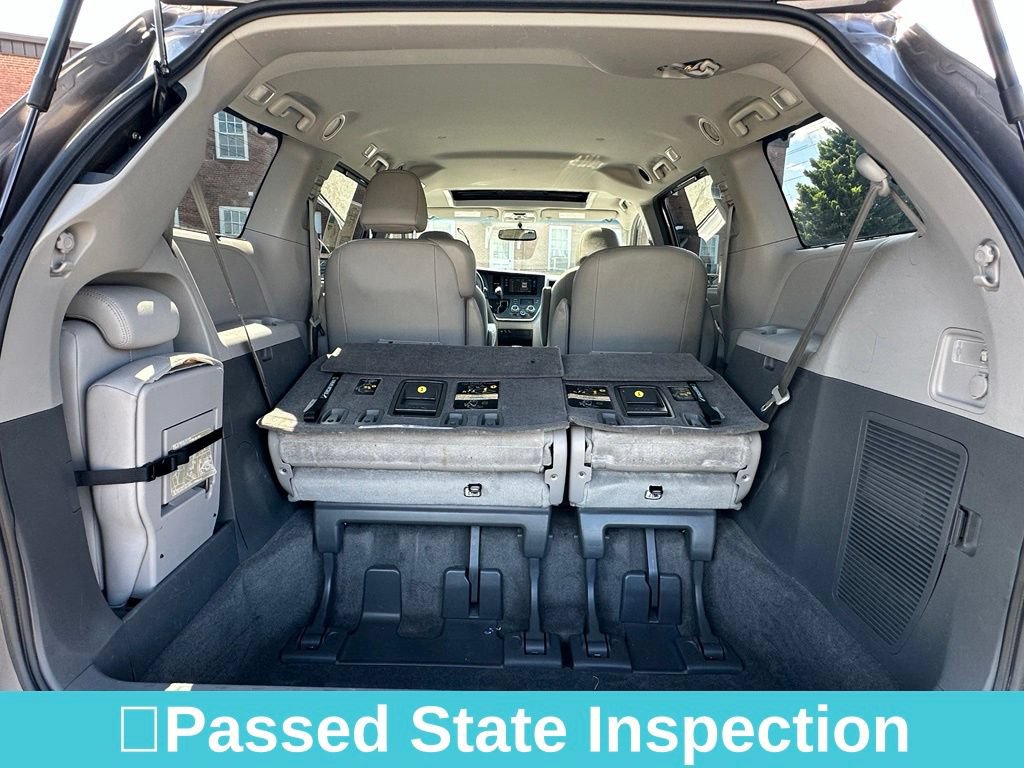 Used 2017 Toyota Sienna XLE FWD image 31