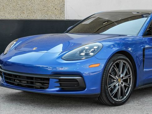 Used 2018 Porsche Panamera 4 AWD/4WD image 5