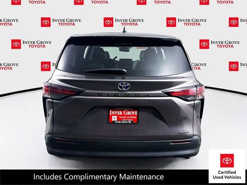 Certified 2022 Toyota Sienna XLE FWD image 6