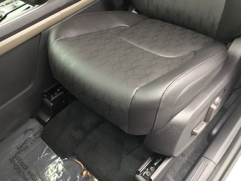 New 2026 Kia Carnival EX image 10