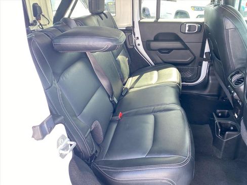 Used 2019 Jeep Wrangler Unlimited Sahara w/ Uconnect 4C Nav & Sound Group AWD/4WD image 24