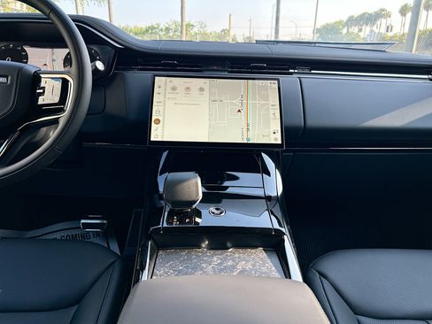 New 2025 Land Rover Range Rover Sport Dynamic SE image 15
