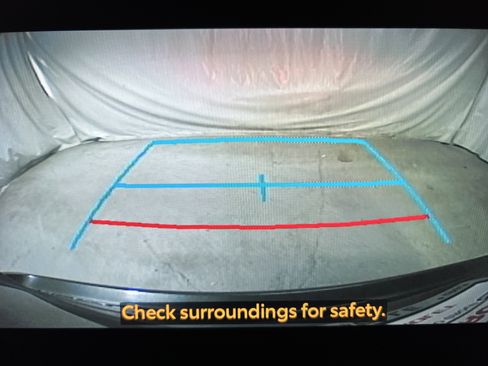 Used 2023 Toyota Highlander LE AWD/4WD image 20