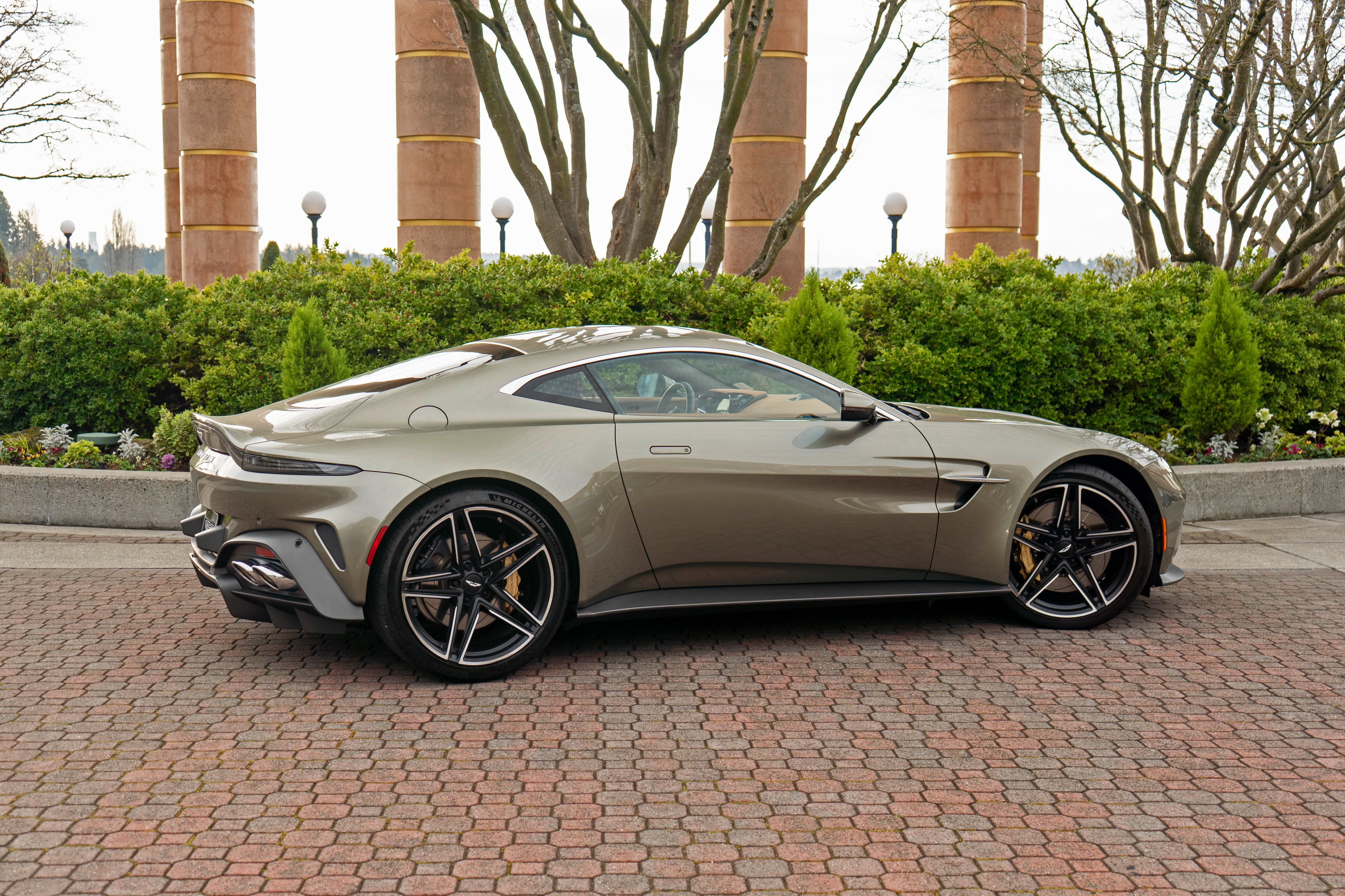 Used 2025 Aston Martin V8 Vantage Coupe RWD image 39