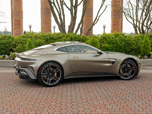 Used 2025 Aston Martin V8 Vantage Coupe image 39