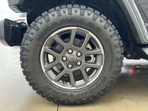 Used 2021 Jeep Gladiator Overland w/ Popular Equipment Package AWD/4WD image 12