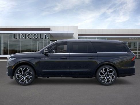 New 2026 Lincoln Navigator L Black Label AWD/4WD image 3
