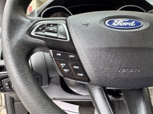 Used 2018 Ford Focus SE w/ SE Appearance Package image 15