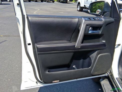 Used 2017 Toyota 4Runner SR5 Premium RWD image 9