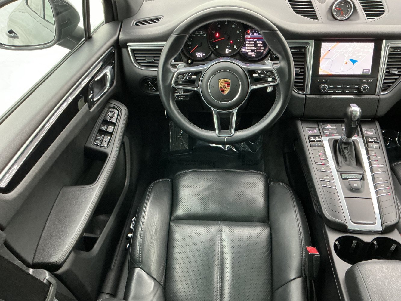 Used 2018 Porsche Macan AWD/4WD image 31