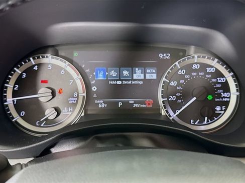 Used 2024 Toyota Highlander XLE FWD image 12