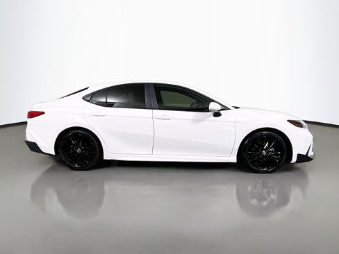 Used 2026 Toyota Camry SE FWD image 3