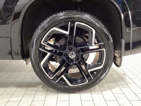 Used 2026 Volkswagen Tiguan SEL R-Line AWD/4WD image 22